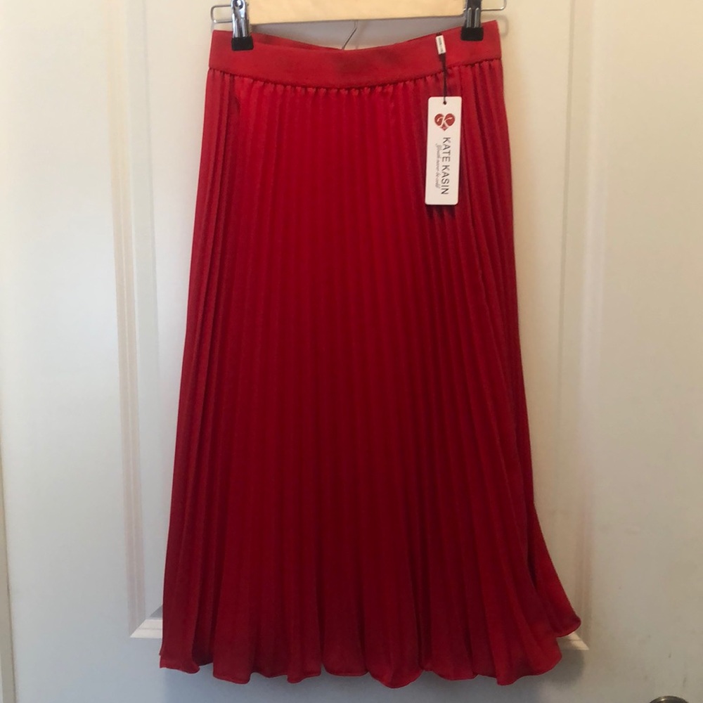 Kate Kasin red pleated midi skirt. NWT. Size XS.